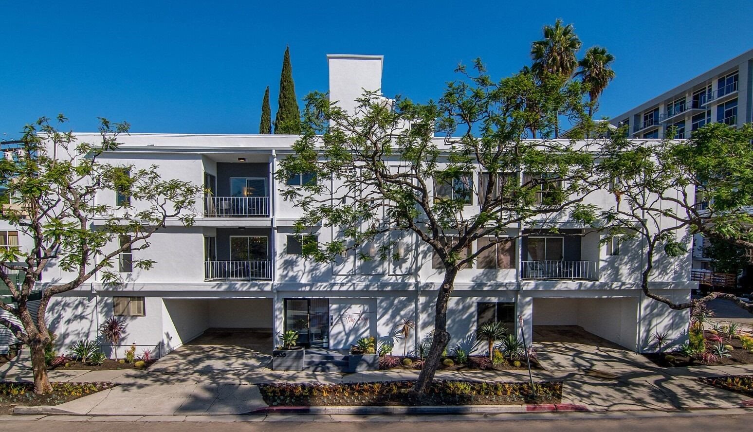 the building in which the apartment is located at 8535 Colgate-Fully Furnished Apartments, California